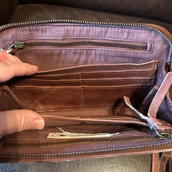 Can be used as a clutch or crossover. - Picture 5 of 5